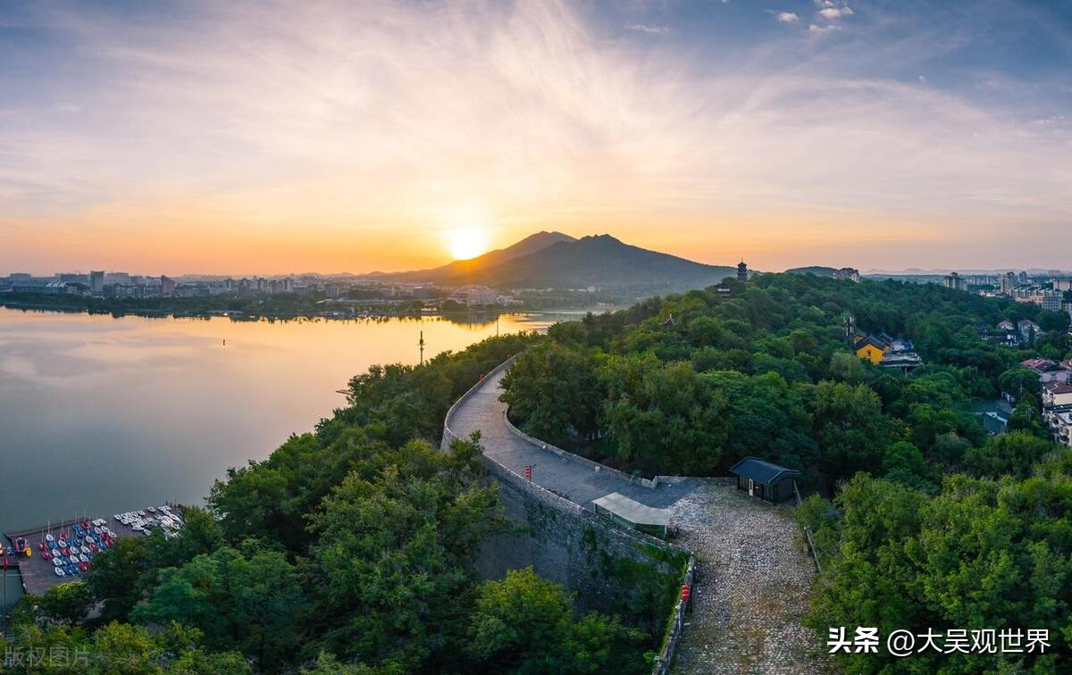 生活属于自己的感受而不属于别人,生活是属于每个人自己的感悟