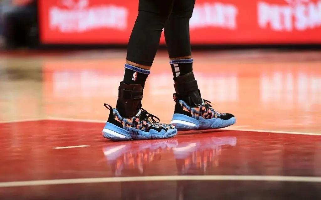 塔克上脚nike,塔克上脚科比篮球鞋