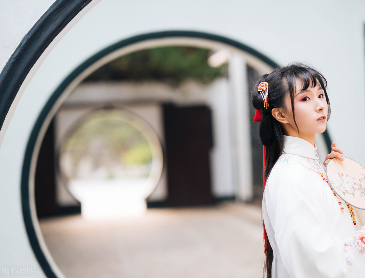 昨晚回复一位网友的留言时，我哭了。我知错，但我，不改。