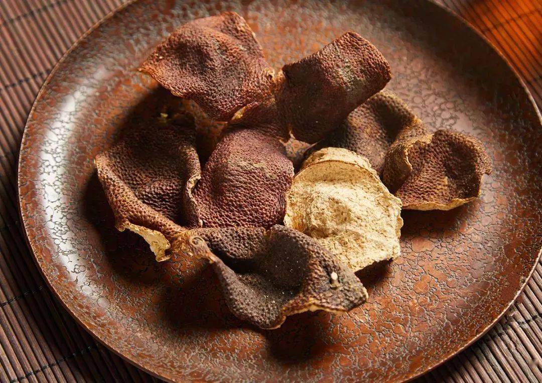 下巴反复长痘是体内有寒湿,下巴长痘痘是不是体内有寒湿