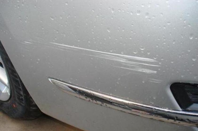 车漆划伤到啥程度才处理,车漆划伤了需要补漆吗