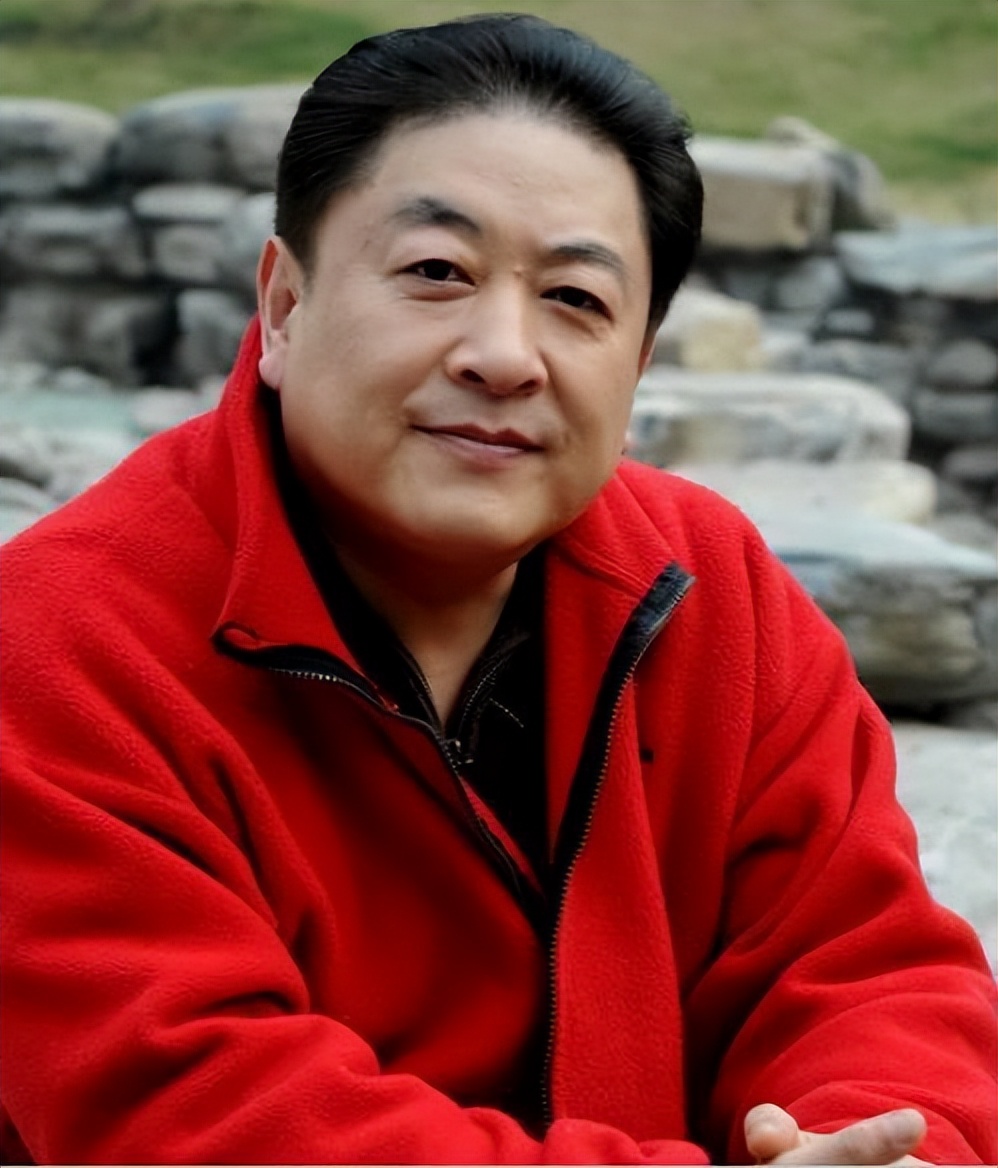 前央视主持人刘斌：三婚娶马蓉闺蜜，三次婚姻均失败，62岁养三娃