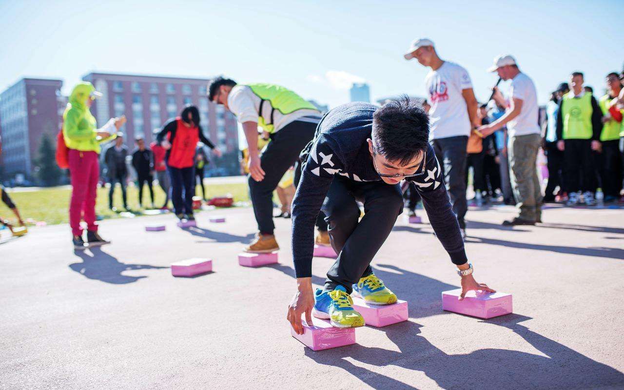 适合年轻人玩的团建小游戏,适合团建的小游戏冷门