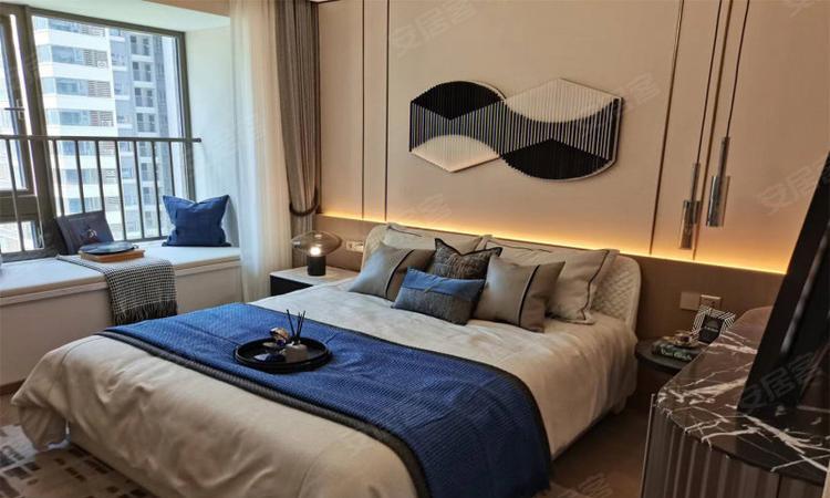 水房金主“百花蛇”，曾被老大执行家法，飞黄腾达后成社团大金主