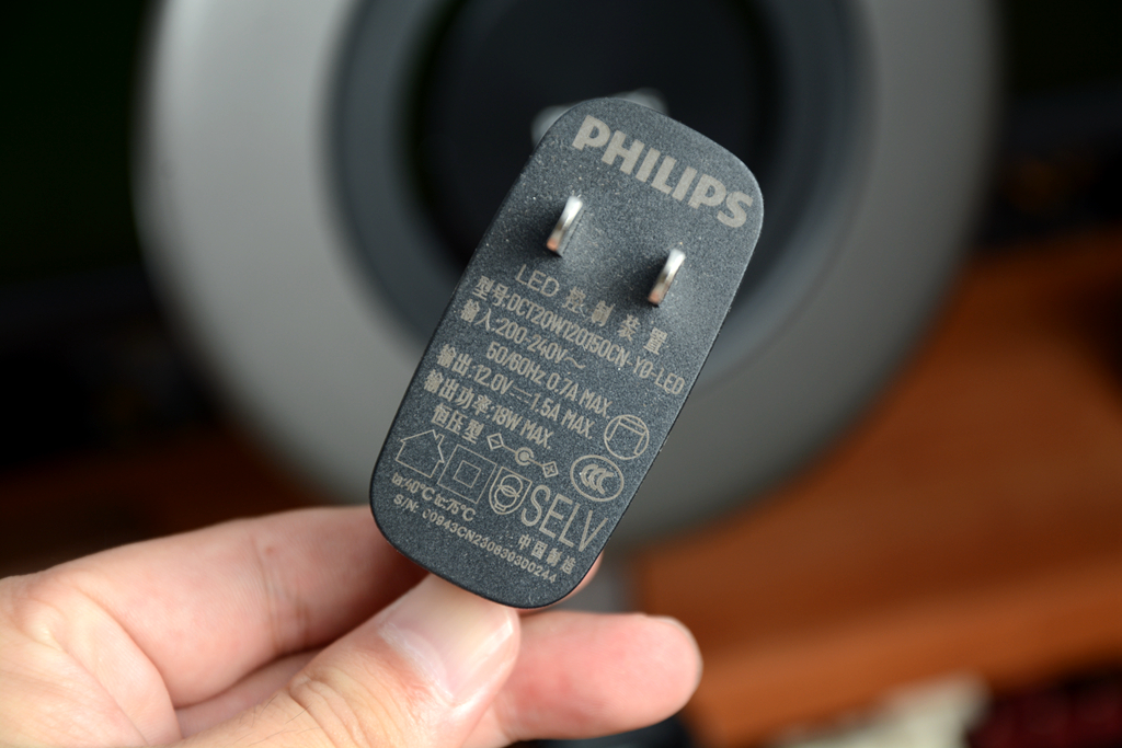 飞利浦轩坦台灯灰色还是白色好看,飞利浦轩坦护眼台灯pro测评