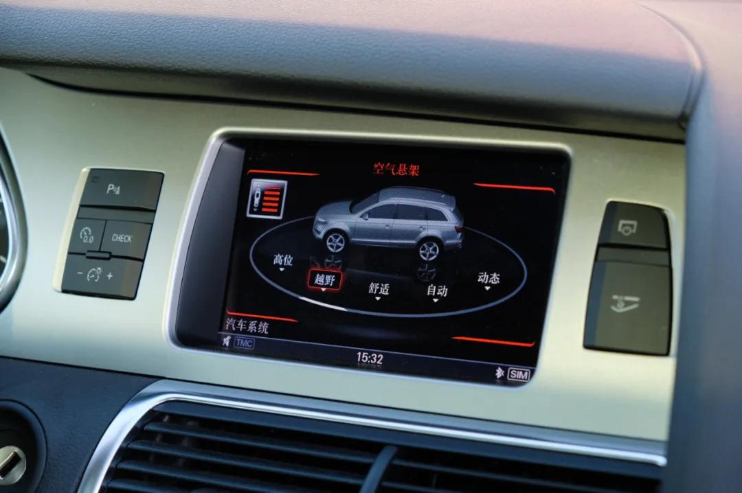 奥迪q7quattro脱困强大到可怕,奥迪07款q7quattro雪地爬坡