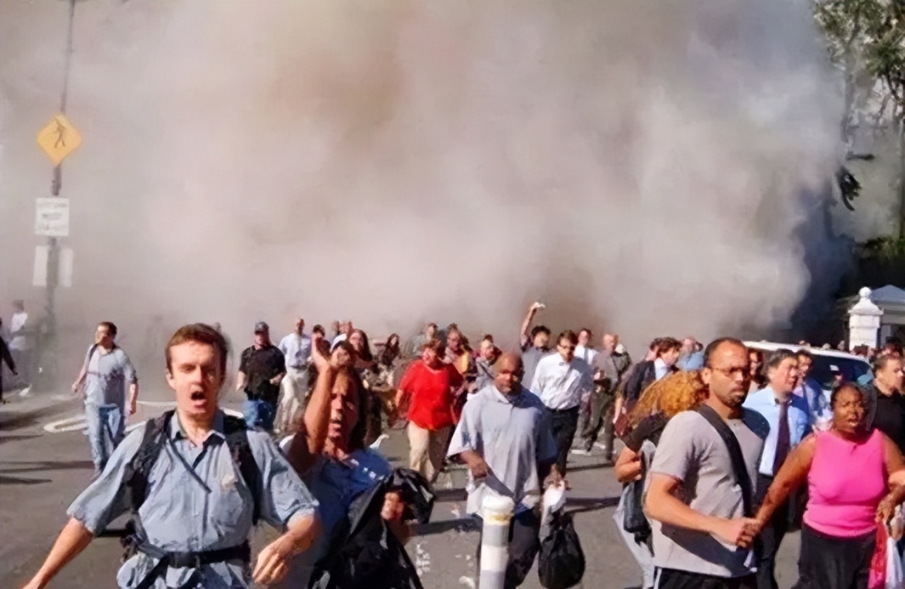 2001年飞机撞机事件视频,华裔空姐临终前录音