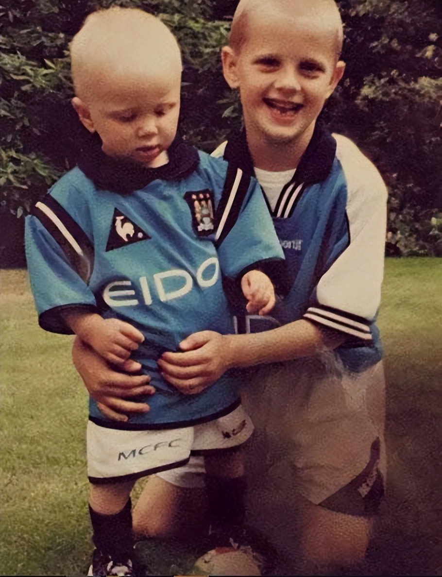 哈兰德父亲因伤退役，他如何培养出了球王接班人？