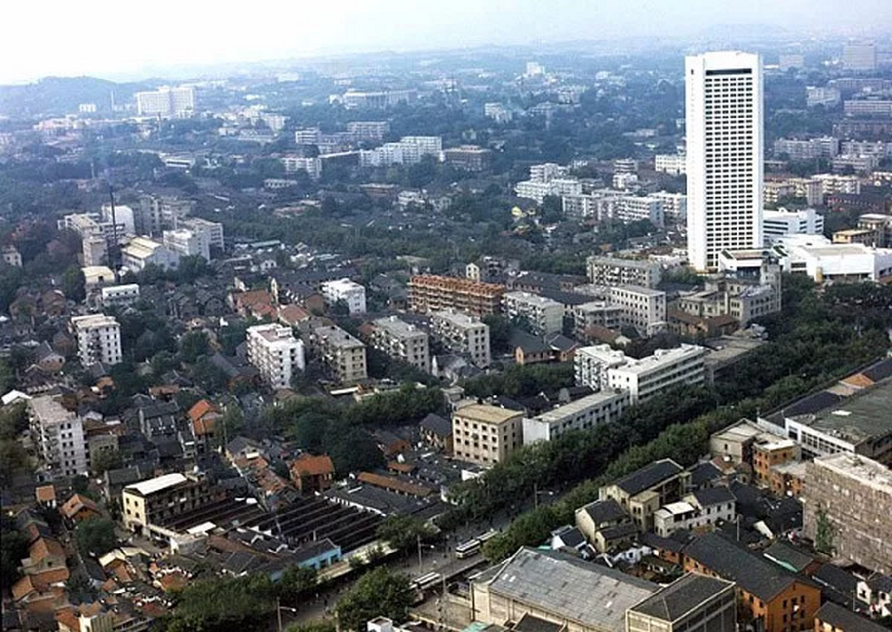 老照片历经沧桑变迁的南京城,80年代的南京城一秒带你穿越