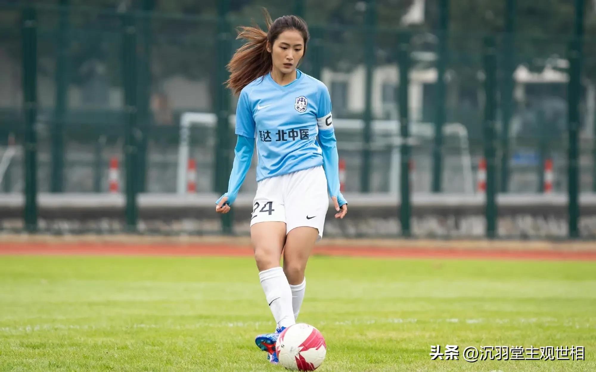 女足姜明佐颜值,姜明佐晒美照笑容甜美有梨涡