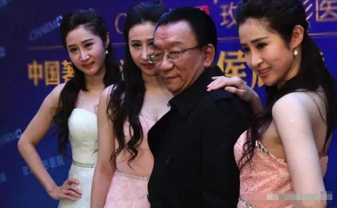 揭秘明星不为人知的丑闻,明星揭露娱乐圈的内幕