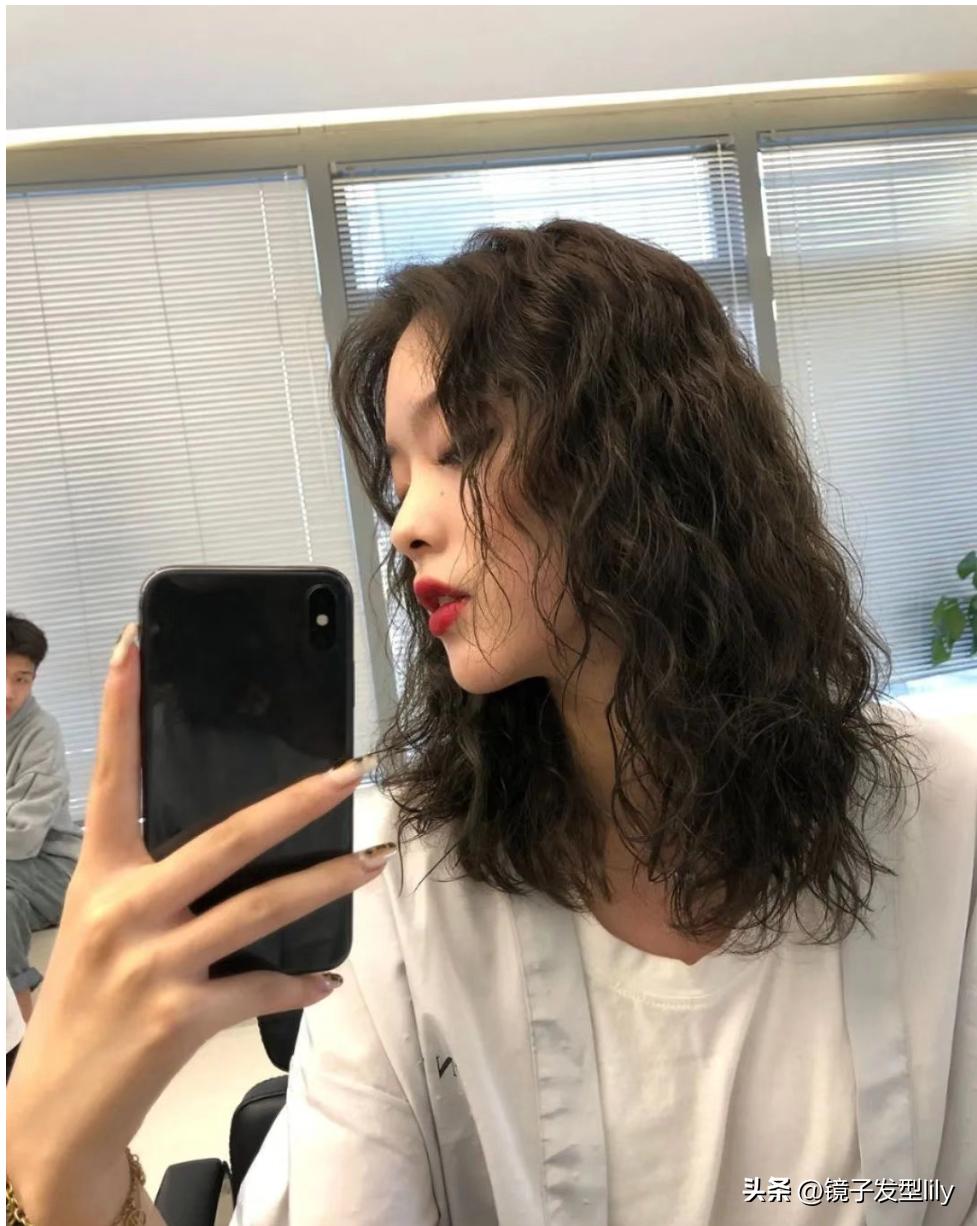 女士中短卷发发型图片大全,脸大脖子短中年女士适合什么发型