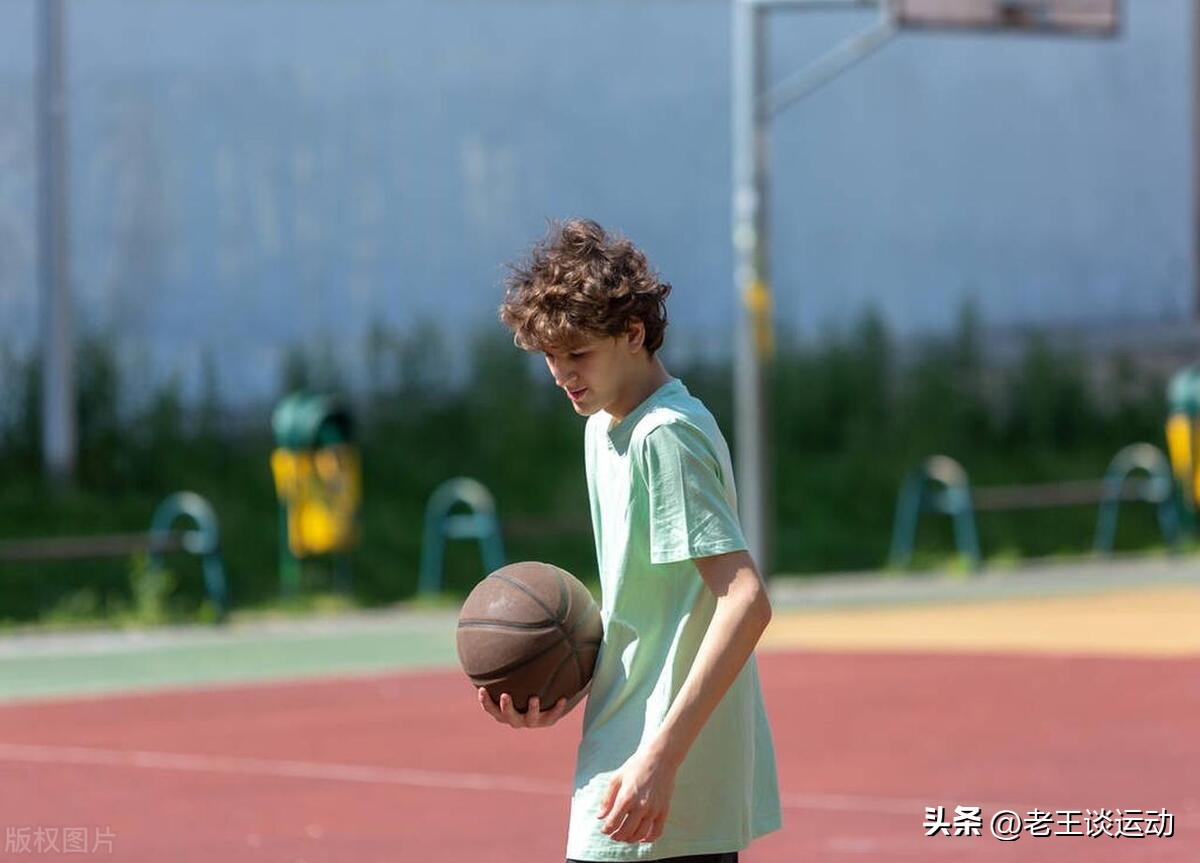 打篮球为什么会有助于长高,打篮球能长高吗不打篮球怎么长高