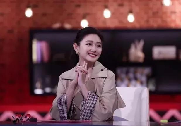 30岁单身女人生混血3胞胎,30岁女子生下混血三胞胎抖音号