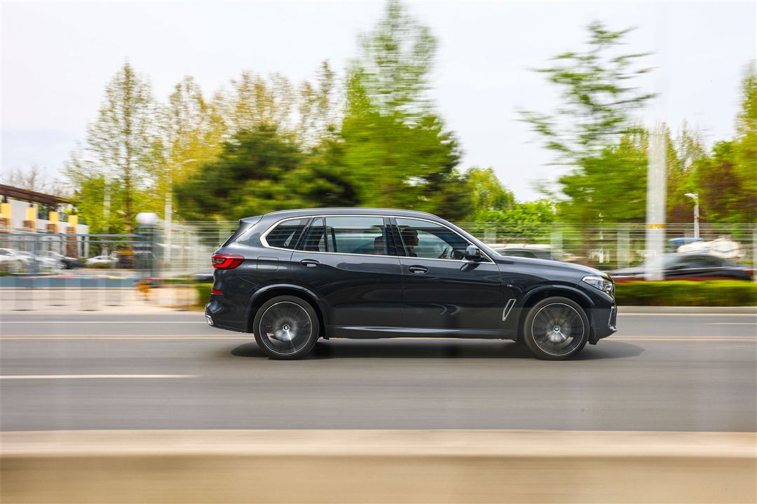 新款宝马x5值得买吗,2022款宝马x540im运动套装