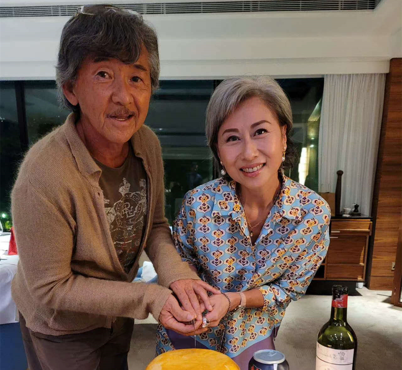 年轻显老和老了显年轻,年轻显老和年纪大显年轻选择哪个