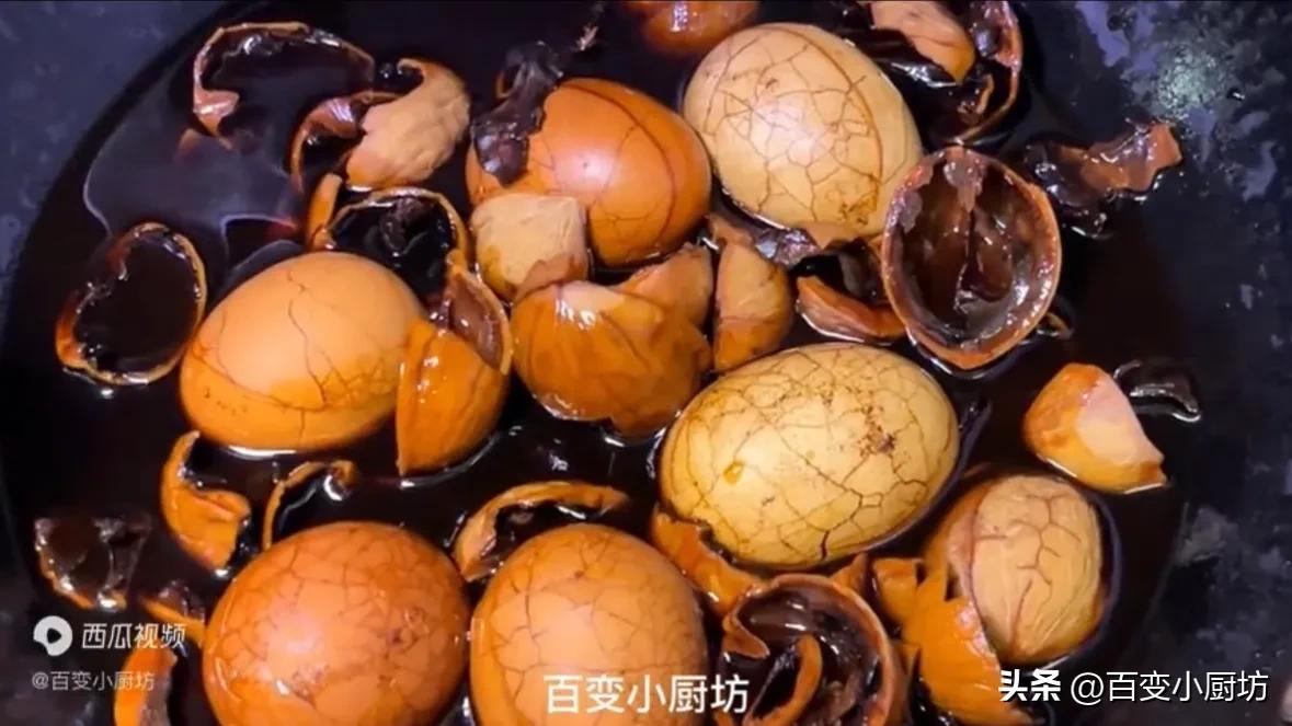 炒核桃带壳泡水的正确做法,把核桃放进滚烫油锅里