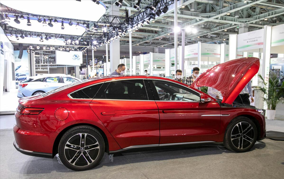 混动和油车十年用车成本对比图,养一台油电混合的车一年要多少钱