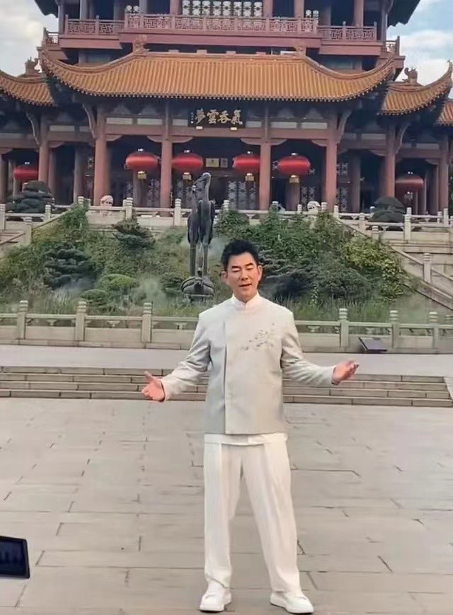 任贤齐传奇一生,56岁的任贤齐再次出现在舞台上