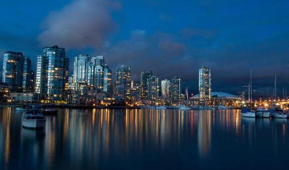 衬衫纽扣旁开叉,衬衫纽扣凸出来