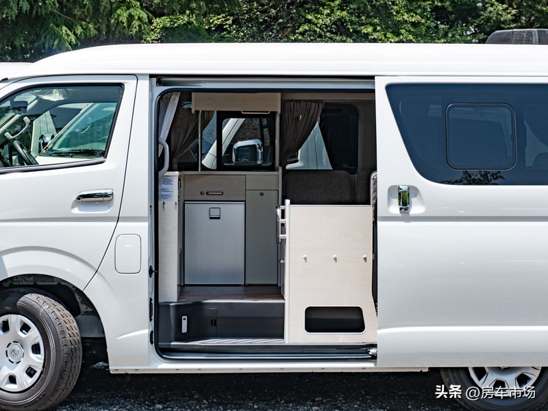 低顶丰田海狮房车布局,丰田海狮9座改装房车可做饭洗澡