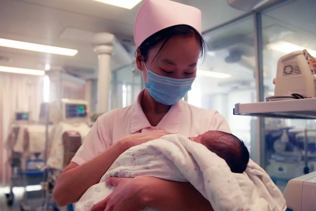 白天生的宝宝和晚上生的宝宝区别,白天生的孩子聪明还是晚上生的好