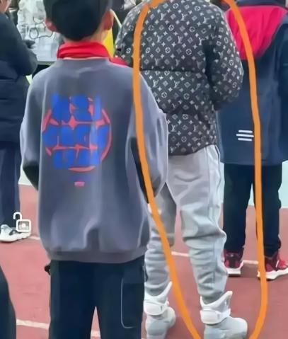 上海14岁中学生穿的衣服价值上百万，网友：好家伙，抵我一套房