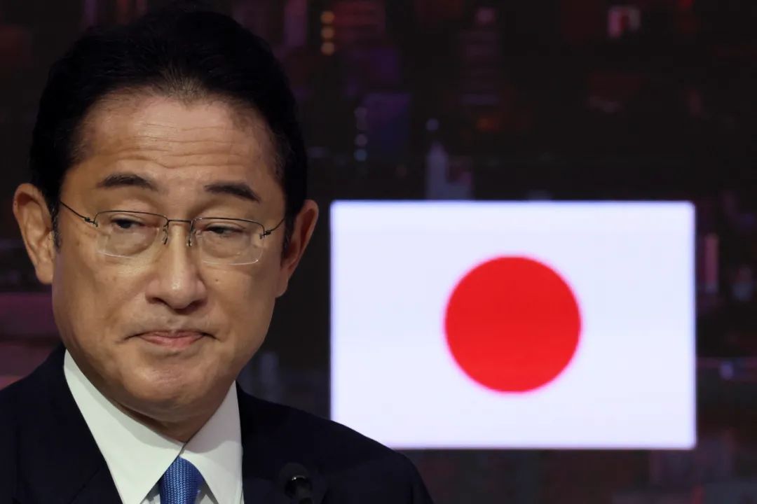 日本高层的专机飞向中国！多条讯息发布，中日关系有看点有难点