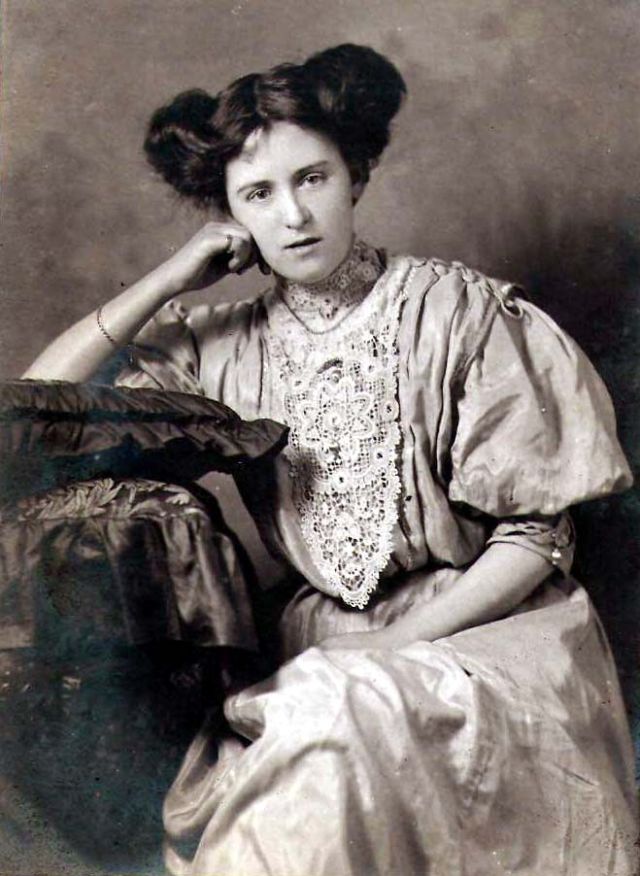 英国服饰变革时期服装的典型特点,英国服饰文化的演变