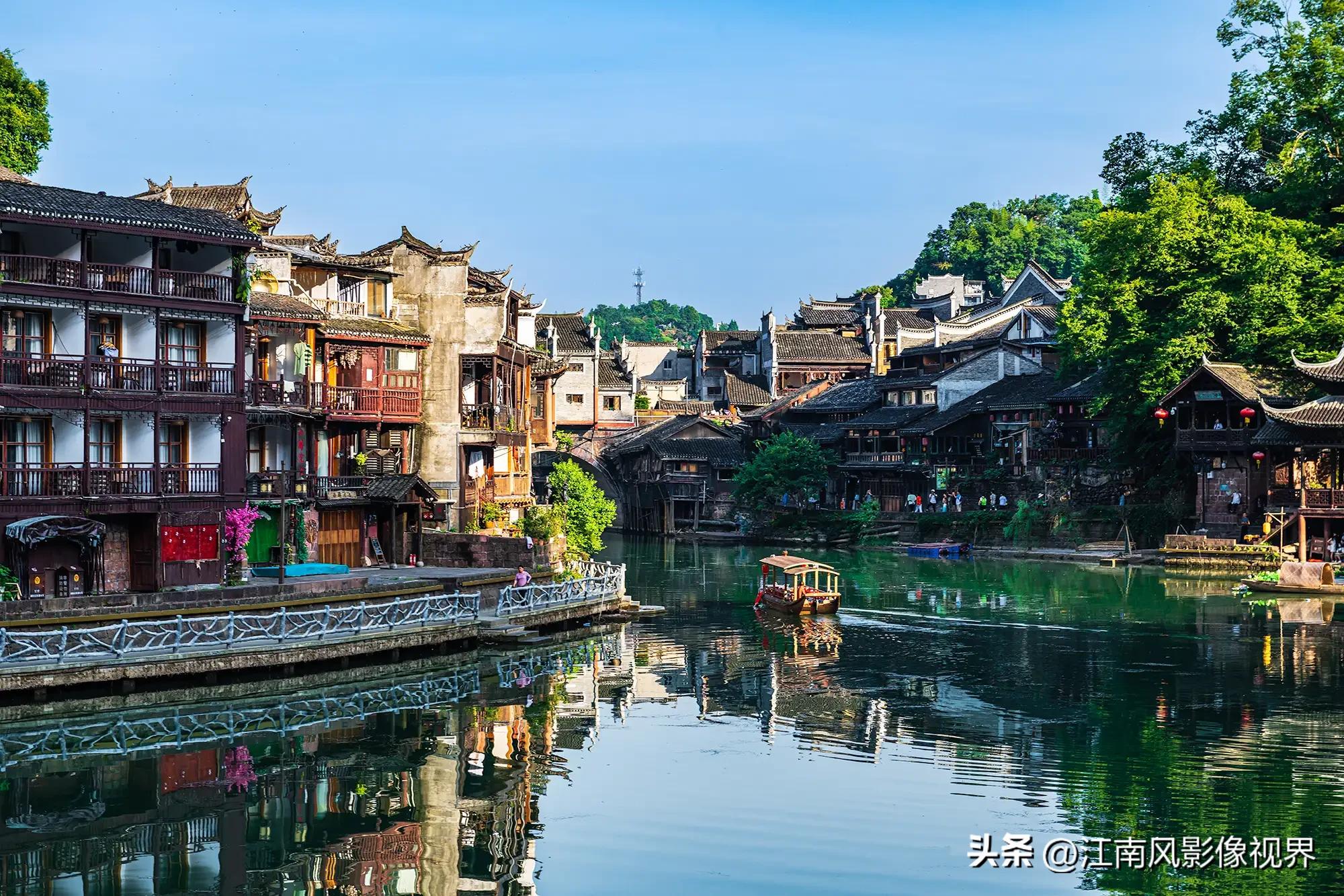 沈从文的凤凰古城之美,沈从文笔下的边城古镇