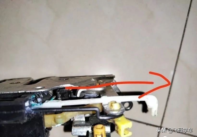 别克凯越车门锁异响和跳动,凯越锁车或者开锁反复跳动