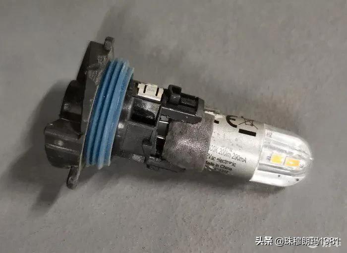 自己动手更换雪铁龙c5转向灯,天逸c5自己更换led灯