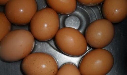 怎样腌鸡蛋壳,怎样腌鸡蛋出油又好吃窍门