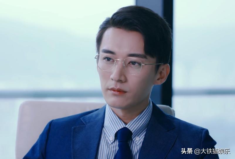 眼镜杀也挑人！这18位男星，有人戴上像撕漫男，有人秒变隔壁大爷