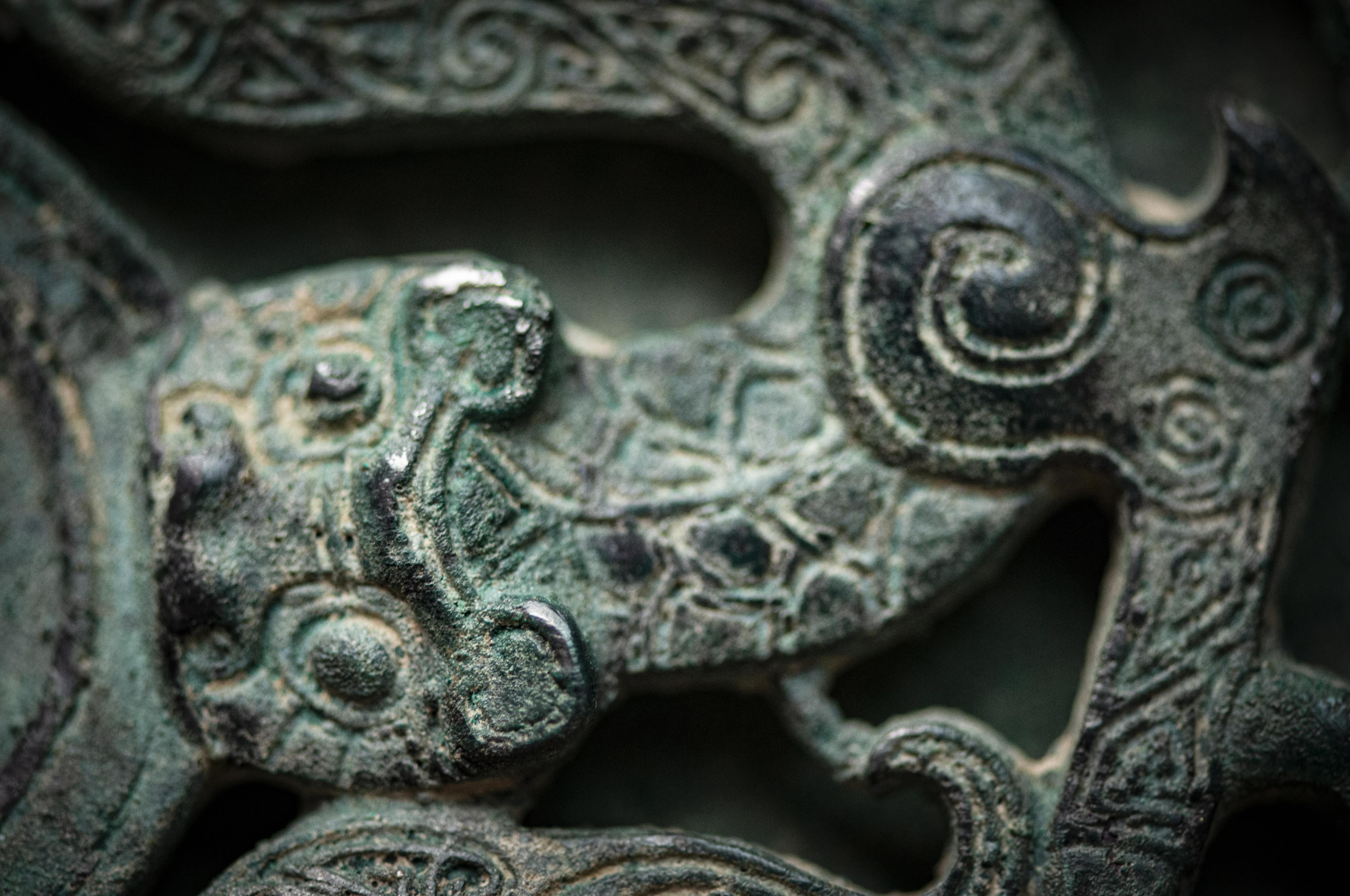 2019年拍卖的战国时期镂空铜镜,四乳蟠螭龙纹铜镜