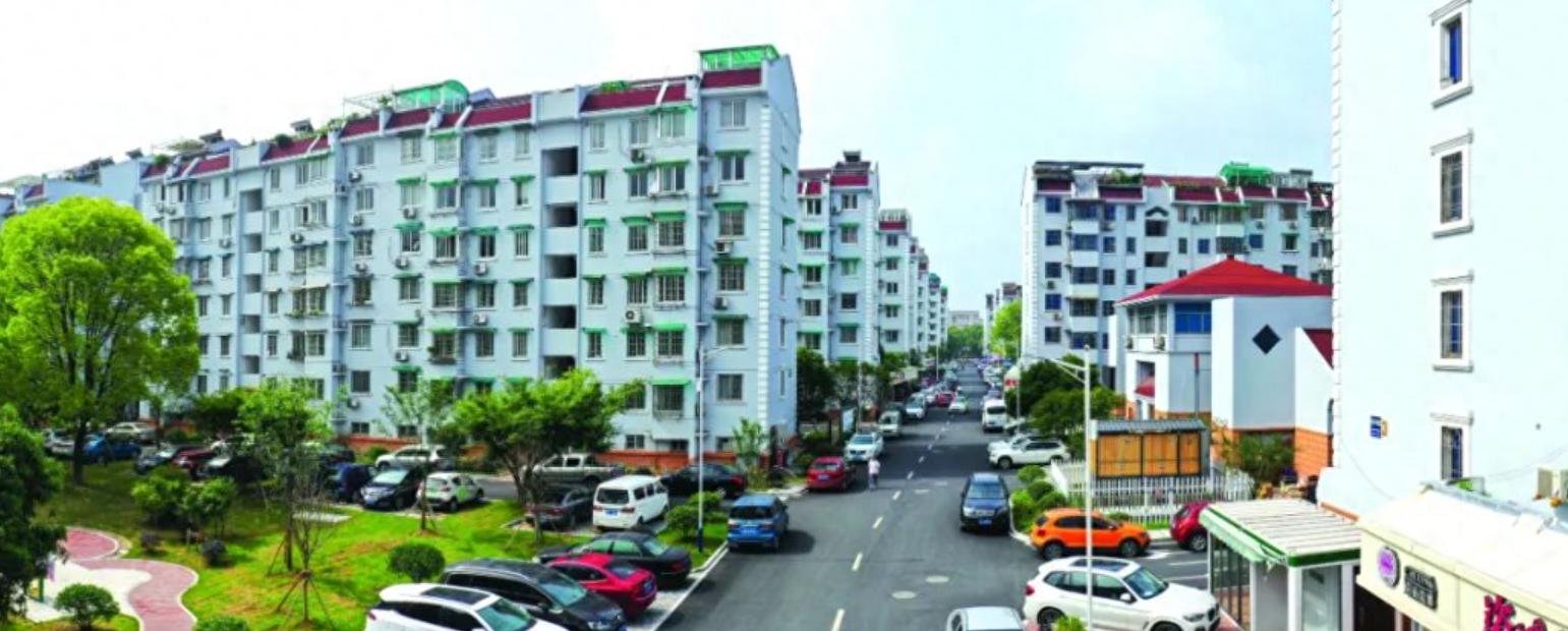 去武汉出差，同学小姨子热情招待我，与她发生幸福的事