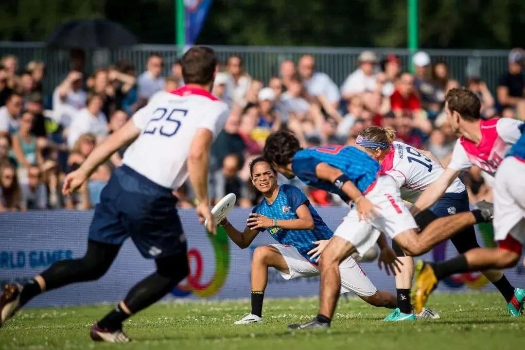 飞盘与足球的场地之争有解吗,飞盘与足球之战