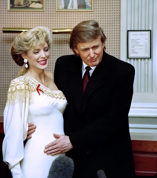 特朗普的虎妻伊凡娜：40岁被丈夫情人逼宫离婚，59岁四婚照样精彩