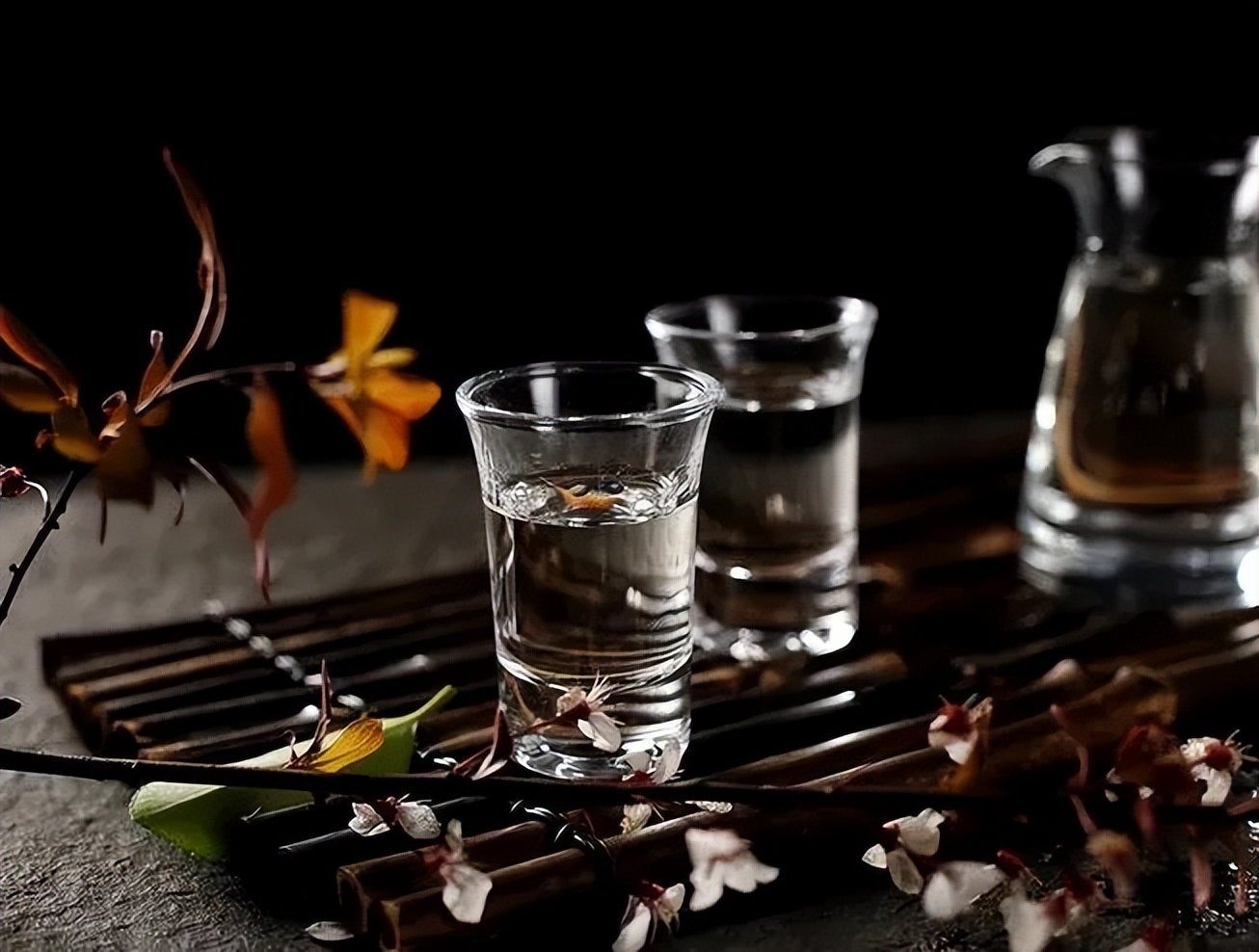 赖茅一代工匠出厂价是多少,赖茅传承蓝的出厂价与市场指导价