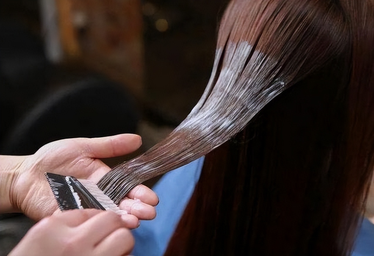 经常用指甲粉染发会致癌吗,有人说经常染发会致癌是真的吗