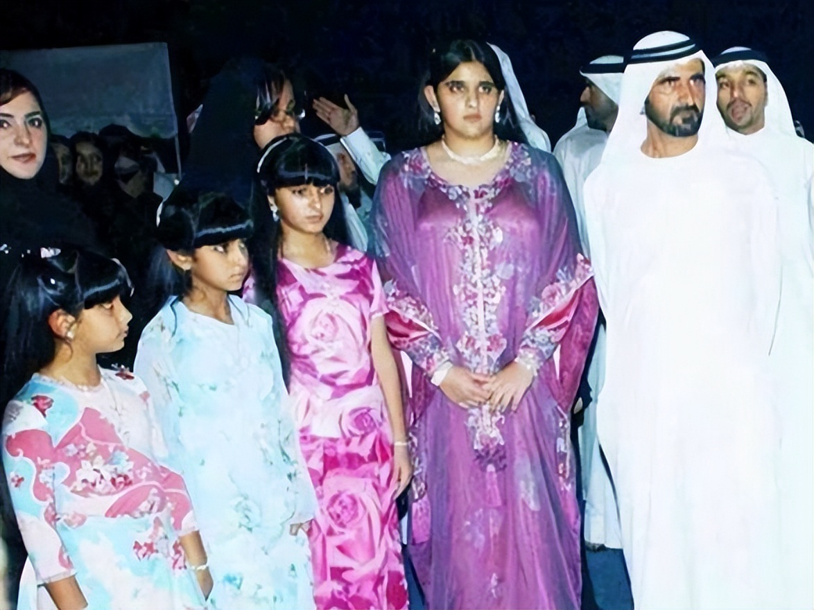 迪拜最漂亮公主长大后,迪拜最美公主戴黄金