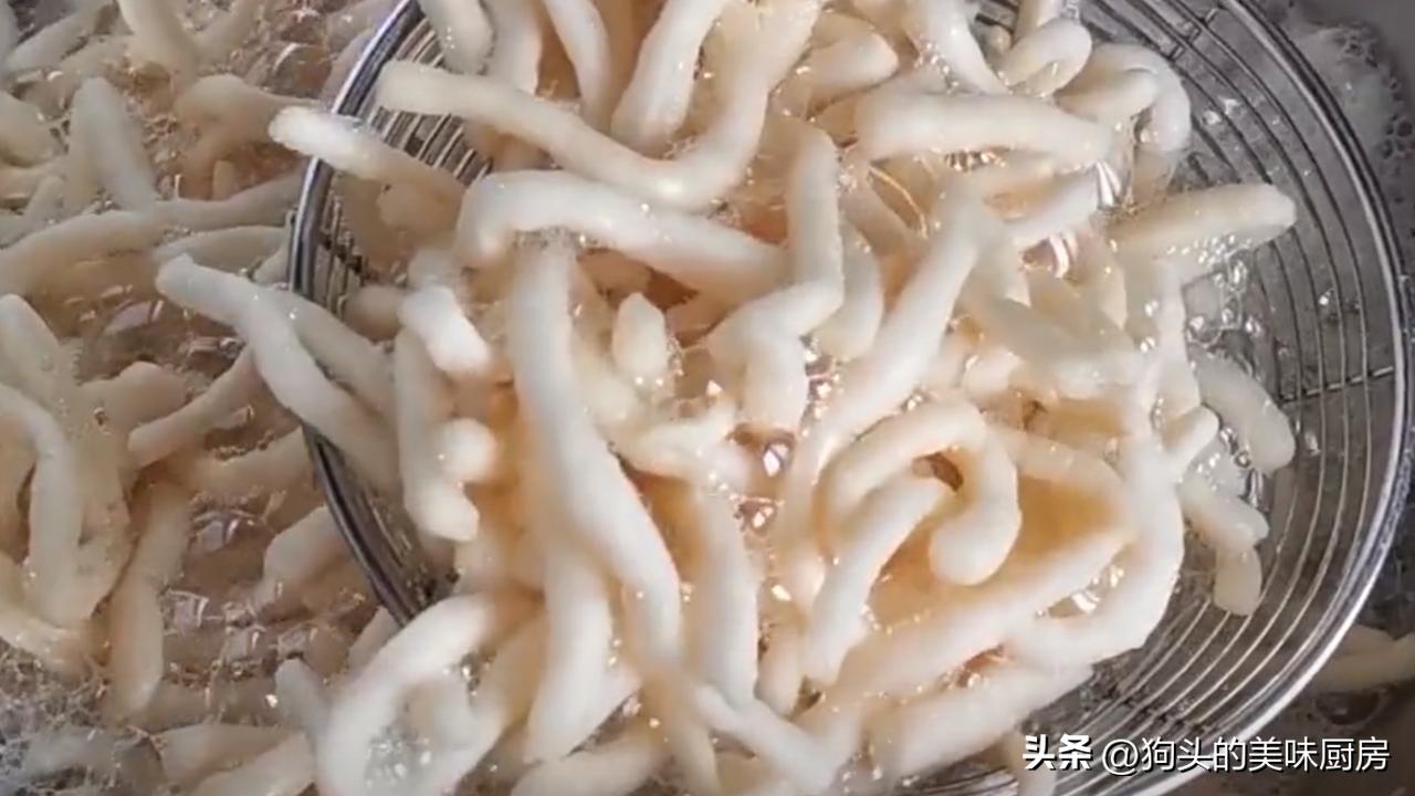 如何做沙琪玛又简单又好吃,沙琪玛这样做又脆又好吃