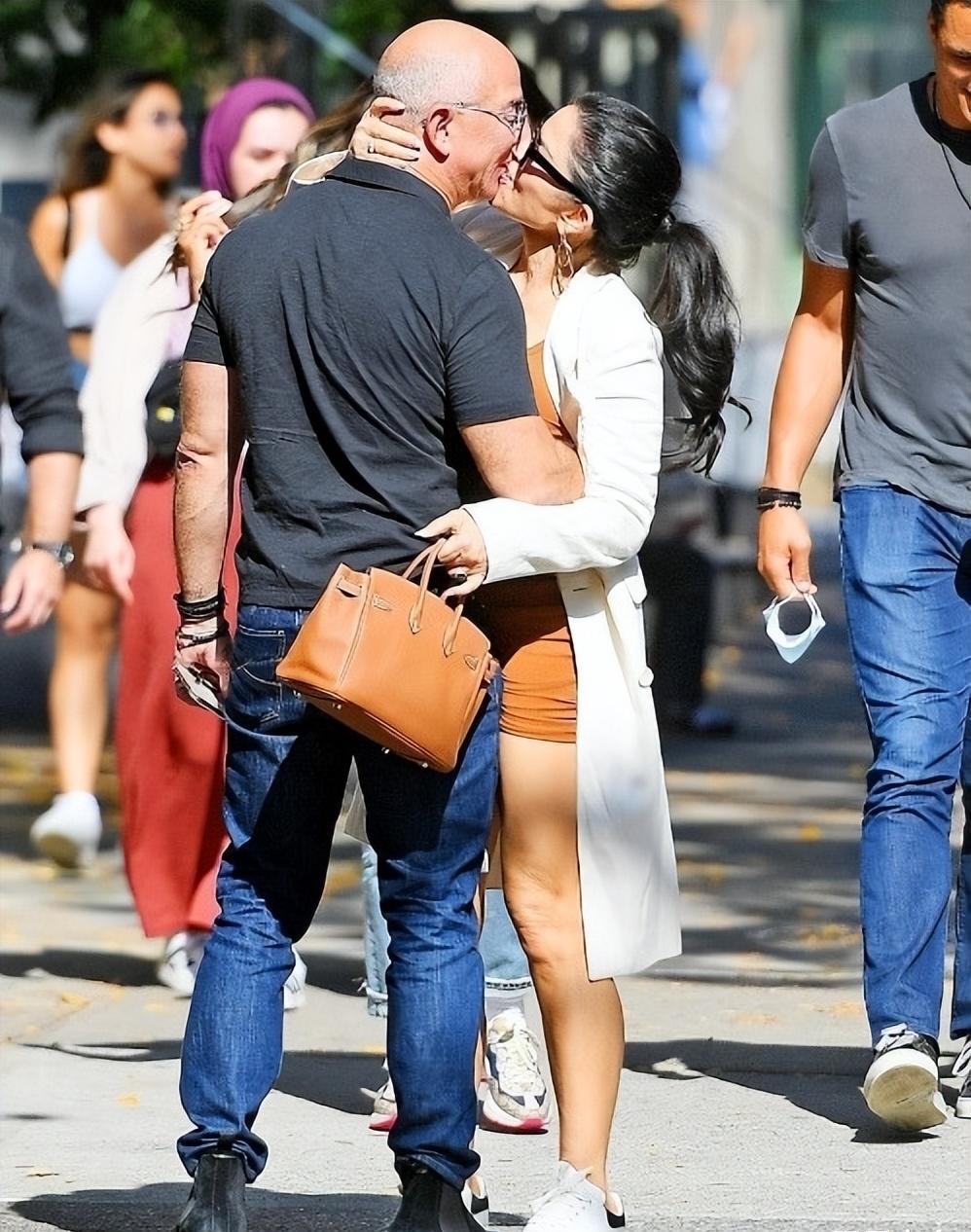 桑切斯和贝索斯的关系,桑切斯带给贝佐斯的情绪价值