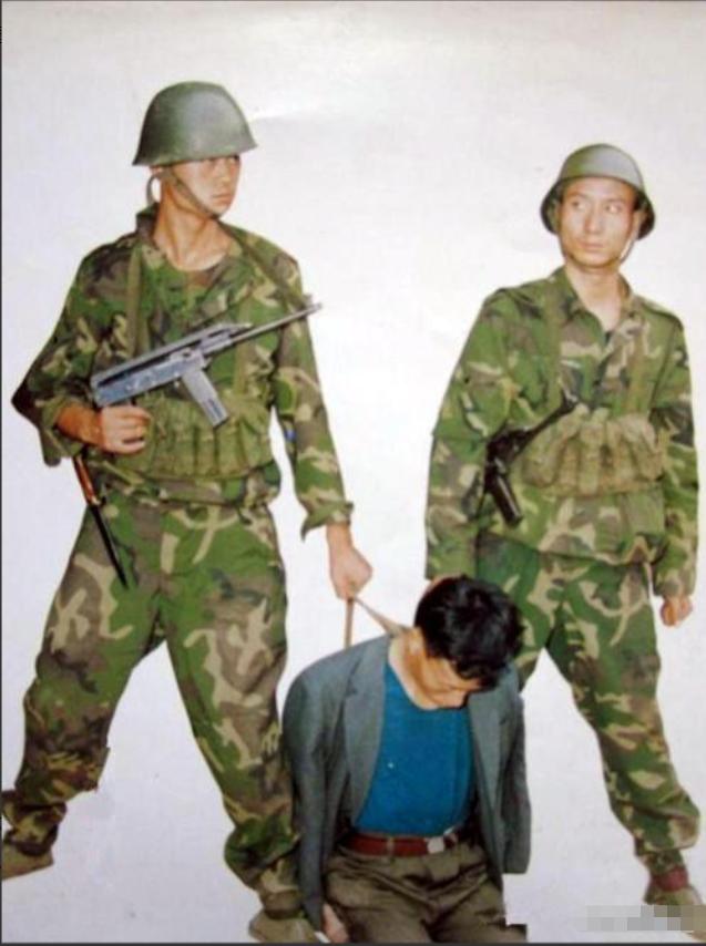 25岁民警倒下一瞬间,22岁缉毒警察牺牲前照片曝光