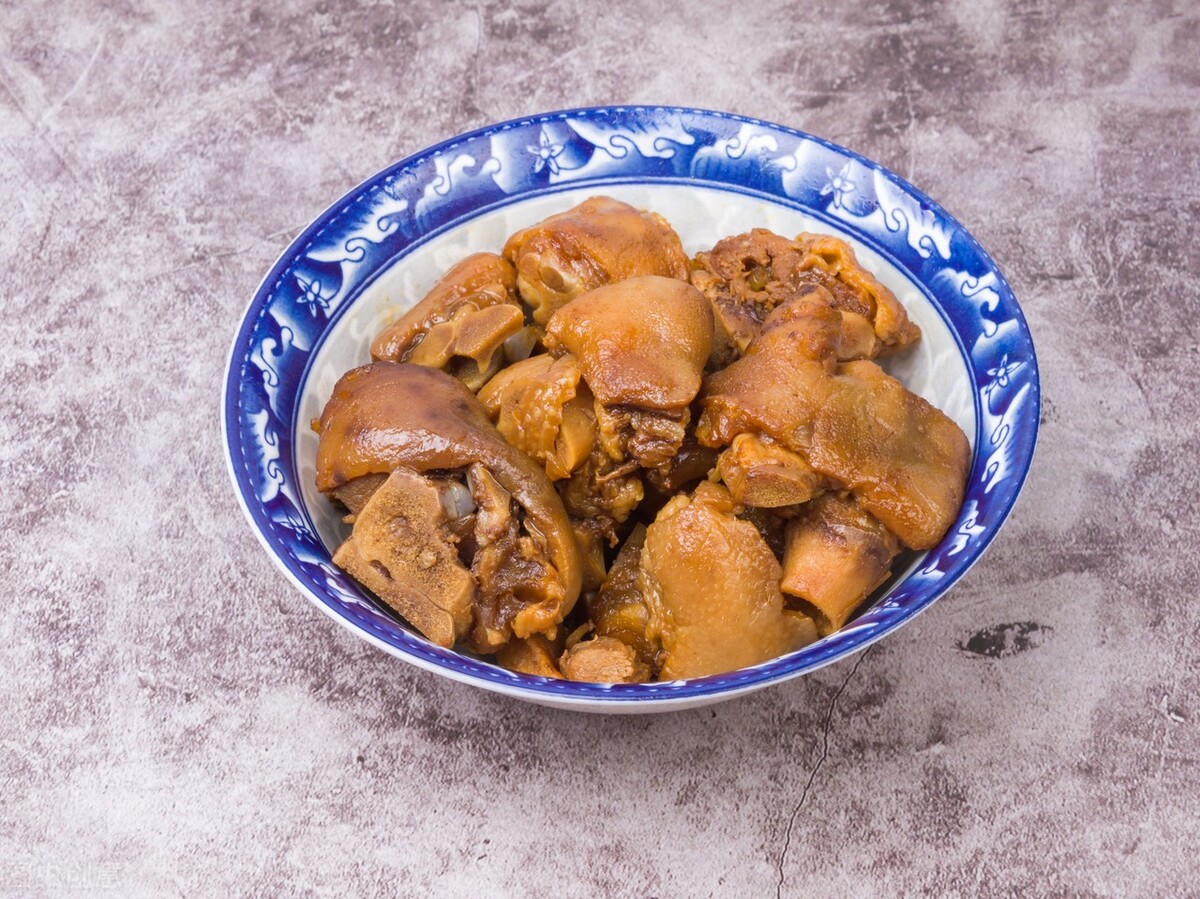 这才是卤猪蹄的正确做法香嫩软烂,正宗焖猪蹄的配方