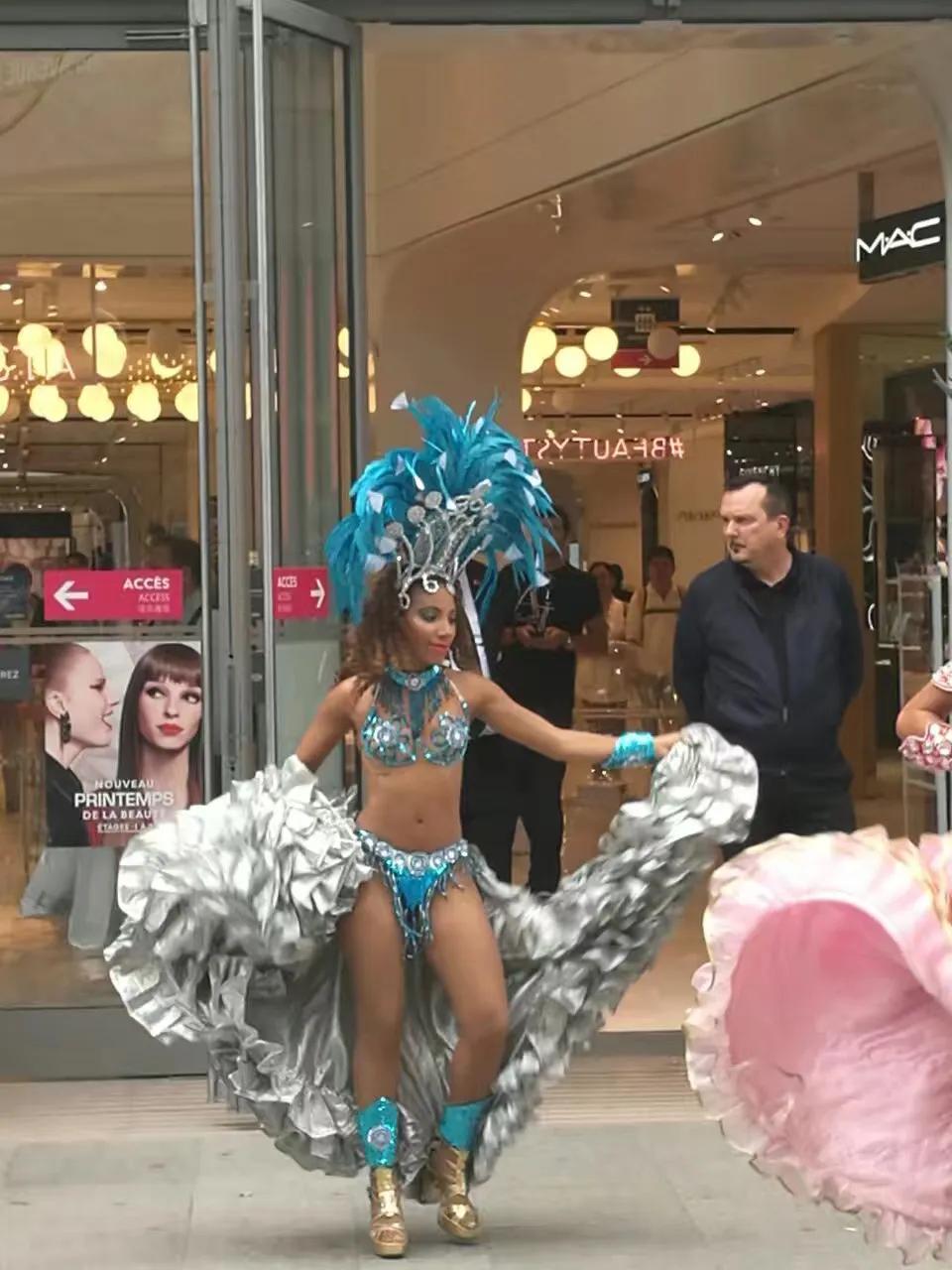 巴黎自由行详细攻略,旅行去巴黎如何坐地铁