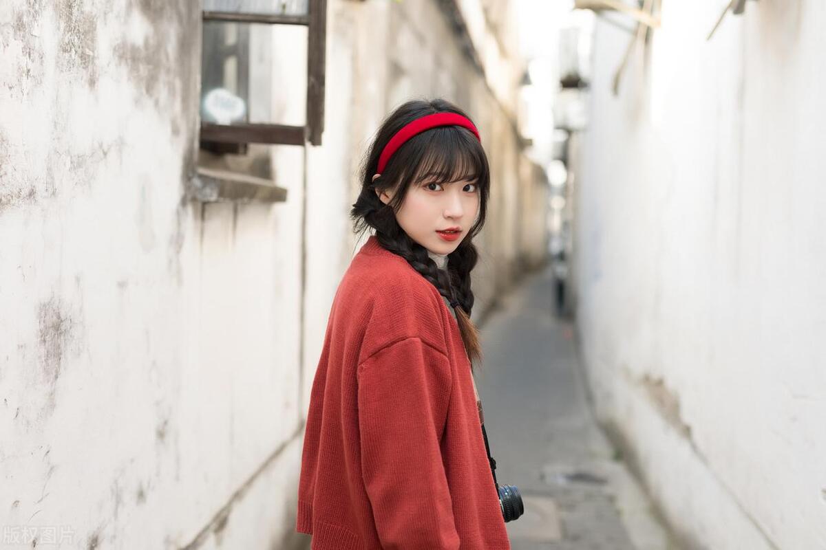 烫完头多久可以染发不伤头发,烫发和染发哪种伤头发