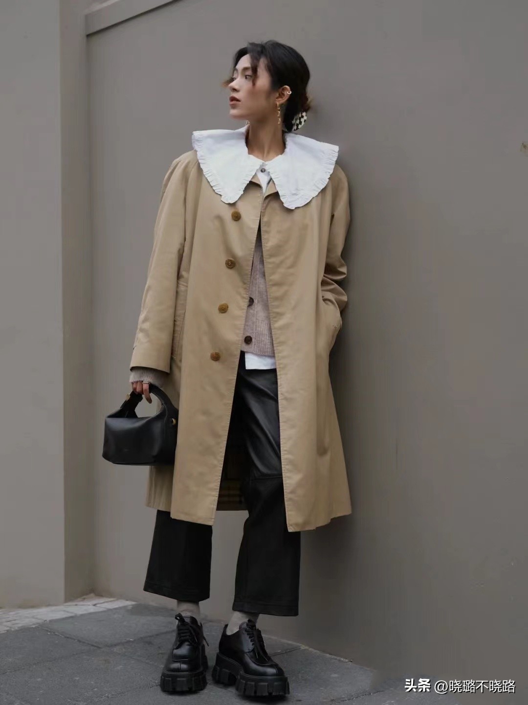 米白色风衣搭配黑色半筒靴子,风衣怎么搭配靴子好看
