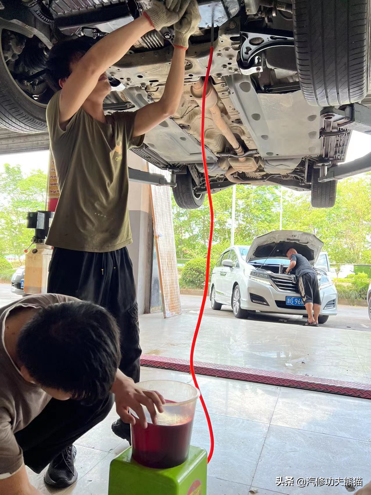 严谨的德国工人钣金修复,严谨的德国师傅修复事故车