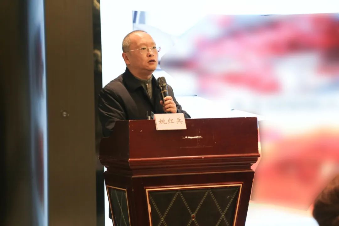 2月8、9日，重医儿院院长李秋率队到宜宾一医院开展免费诊疗活动